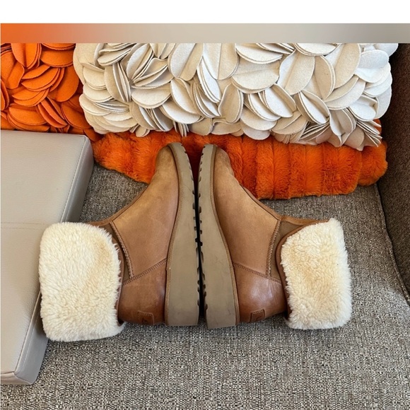 ❣️UGG Caleigh Chestnut Brown Leather Boots❣️ - Picture 3 of 5